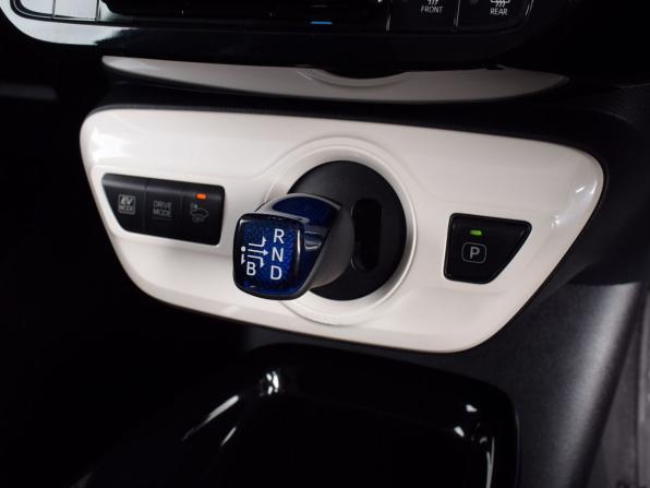 Toyota Prius IV (XW50) с пробегом 2018 года, цена 1 799 995 рублей, 158858 км, лифтбек, Автокод Объявления