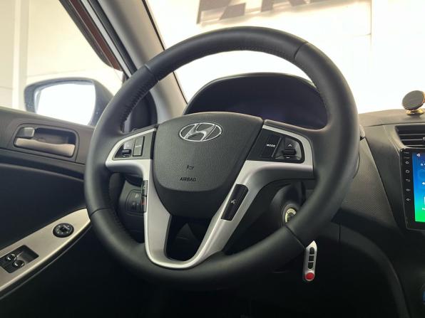 Hyundai Solaris I Рестайлинг с пробегом 2016 года, цена 1 049 000 рублей, 136000 км, седан, Автокод Объявления