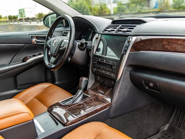 Toyota Camry VII (XV50) Рестайлинг 2 с пробегом 2017 года, цена 2 288 000 рублей, 97323 км, седан, Автокод Объявления