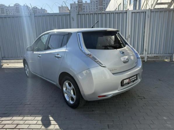 Nissan Leaf I (ZE0/AZE0) с пробегом 2012 года, цена 839 000 рублей, 145463 км, хэтчбек, Автокод Объявления