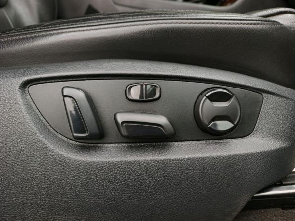 Volkswagen Touareg II с пробегом 2012 года, цена 1 700 000 рублей, 330375 км, внедорожник, Автокод Объявления