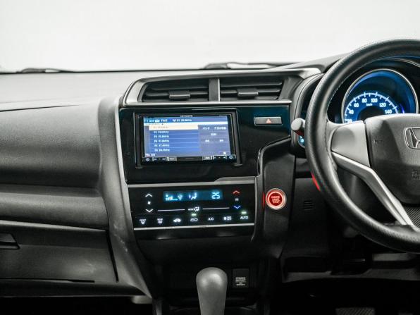 Honda Fit III Рестайлинг с пробегом 2018 года, цена 1 085 000 рублей, 117620 км, хэтчбек, Автокод Объявления