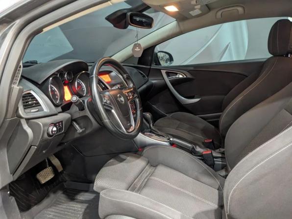 Opel Astra J Рестайлинг с пробегом 2012 года, цена 570 000 рублей, 260000 км, хэтчбек, Автокод Объявления