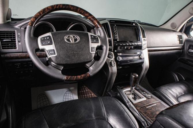 Toyota Land Cruiser 200 Series Рестайлинг 1 с пробегом 2013 года, цена 3 499 000 рублей, 268000 км, внедорожник, Автокод Объявления