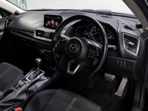 Mazda Axela III Рестайлинг с пробегом 2019 года, цена 1 365 000 рублей, 91667 км, хэтчбек, Автокод Объявления