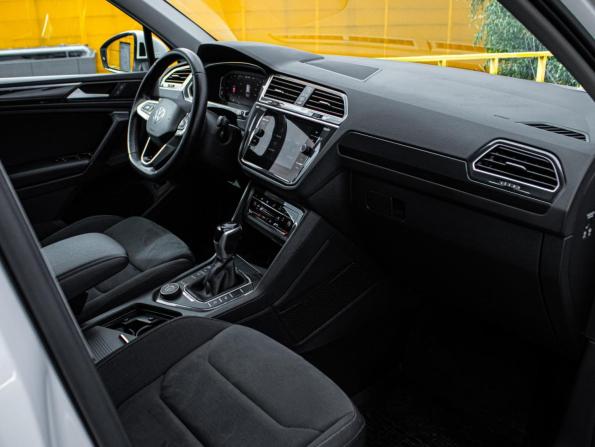 Volkswagen Tiguan II Рестайлинг с пробегом 2021 года, цена 3 344 000 рублей, 58731 км, внедорожник, Автокод Объявления
