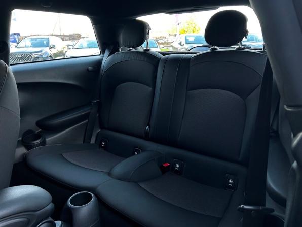 Mini Hatch III (F55/F56) Рестайлинг с пробегом 2021 года, цена 2 220 700 рублей, 108117 км, хэтчбек, Автокод Объявления