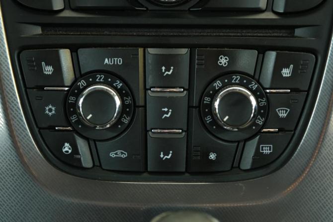 Opel Astra J с пробегом 2012 года, цена 799 000 рублей, 105400 км, хэтчбек, Автокод Объявления