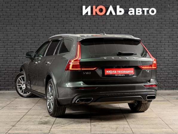 Volvo V60 Cross Country II с пробегом 2020 года, цена 4 000 000 рублей, 110887 км, универсал, Автокод Объявления