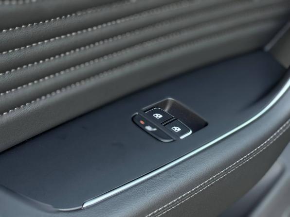 Hongqi HS5 I Рестайлинг с пробегом 2024 года, цена 3 579 000 рублей, 3270 км, внедорожник, Автокод Объявления