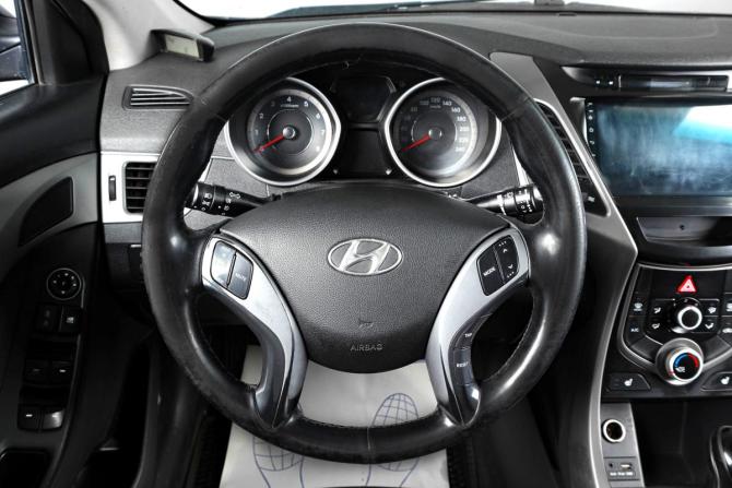 Hyundai Elantra V (MD) Рестайлинг с пробегом 2015 года, цена 959 000 рублей, 282000 км, седан, Автокод Объявления