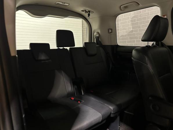 Toyota Esquire I с пробегом 2015 года, цена 1 800 000 рублей, 175336 км, минивэн, Автокод Объявления