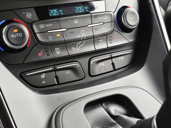 Ford Kuga II Рестайлинг с пробегом 2017 года, цена 1 685 000 рублей, 93326 км, внедорожник, Автокод Объявления