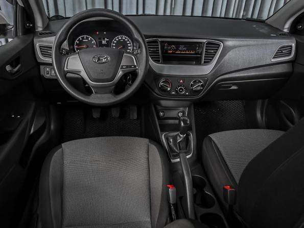 Hyundai Solaris II с пробегом 2018 года, цена 1 359 000 рублей, 51231 км, седан, Автокод Объявления