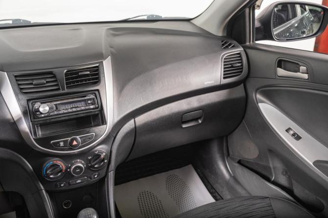 Hyundai Solaris I Рестайлинг с пробегом 2015 года, цена 809 000 рублей, 120000 км, седан, Автокод Объявления