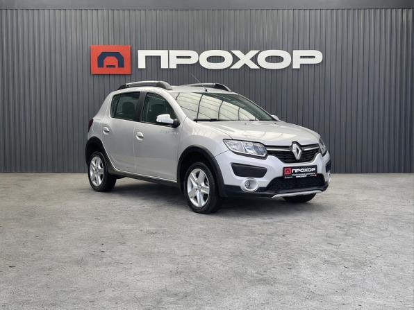 Renault Sandero II с пробегом 2015 года, цена 947 000 рублей, 46534 км, хэтчбек, Автокод Объявления