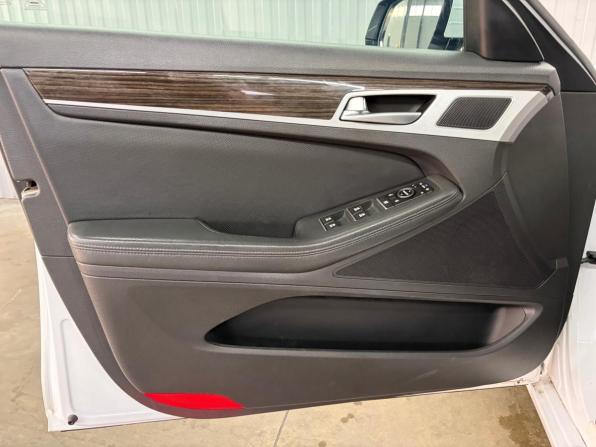 Hyundai Genesis II с пробегом 2014 года, цена 1 747 000 рублей, 200382 км, седан, Автокод Объявления