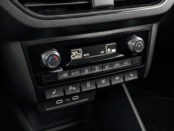 Skoda Rapid II с пробегом 2022 года, цена 2 140 000 рублей, 25059 км, лифтбек, Автокод Объявления