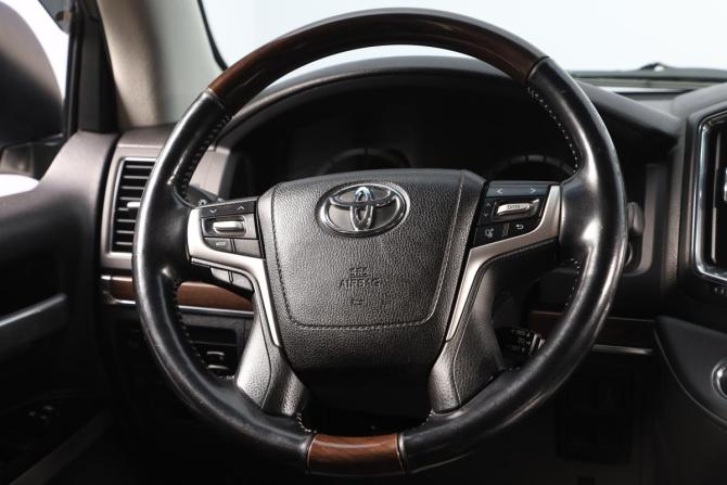 Toyota Land Cruiser 200 Series Рестайлинг 2 с пробегом 2018 года, цена 73 000 000 рублей, 80000 км, внедорожник, Автокод Объявления