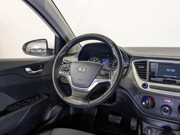 Hyundai Solaris II с пробегом 2018 года, цена 1 235 000 рублей, 108646 км, седан, Автокод Объявления