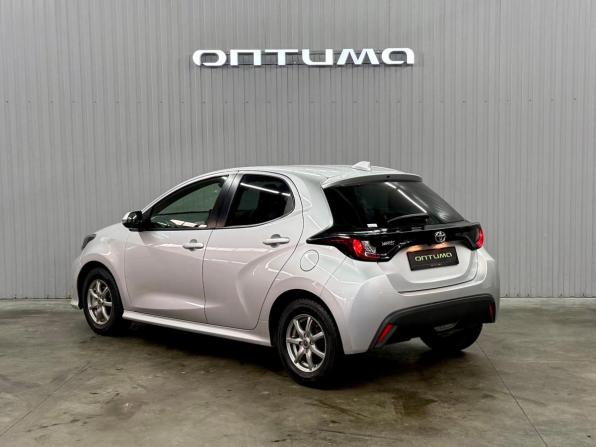 Toyota Yaris IV с пробегом 2021 года, цена 1 297 000 рублей, 77147 км, хэтчбек, Автокод Объявления