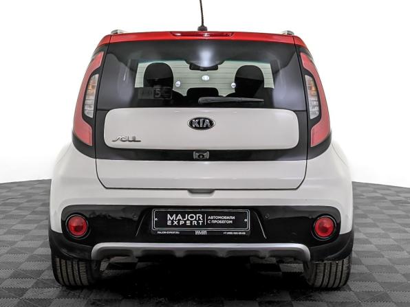 Kia Soul II Рестайлинг с пробегом 2018 года, цена 1 590 000 рублей, 111582 км, хэтчбек, Автокод Объявления