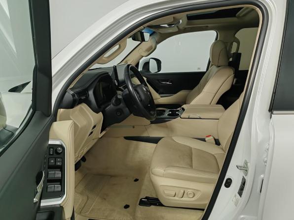 Toyota Land Cruiser 300 Series с пробегом 2022 года, цена 9 999 000 рублей, 45930 км, внедорожник, Автокод Объявления