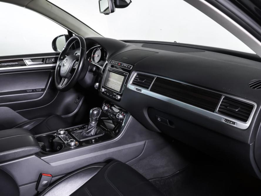 Volkswagen Touareg II Рестайлинг Москва  - изображение 11