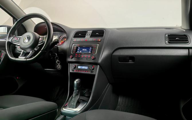 Volkswagen Polo V Рестайлинг с пробегом 2018 года, цена 1 111 000 рублей, 104819 км, седан, Автокод Объявления