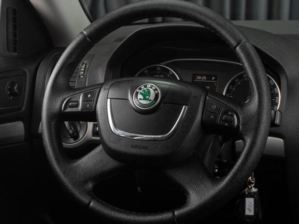 Skoda Octavia II (A5) Рестайлинг с пробегом 2012 года, цена 819 000 рублей, 218862 км, лифтбек, Автокод Объявления