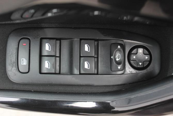 Peugeot 208 I с пробегом 2013 года, цена 665 000 рублей, 134512 км, хэтчбек, Автокод Объявления