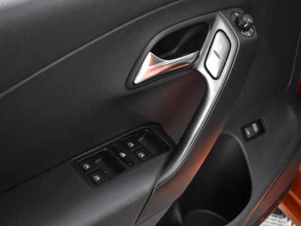Volkswagen Polo V Рестайлинг с пробегом 2016 года, цена 1 100 000 рублей, 144000 км, седан, Автокод Объявления