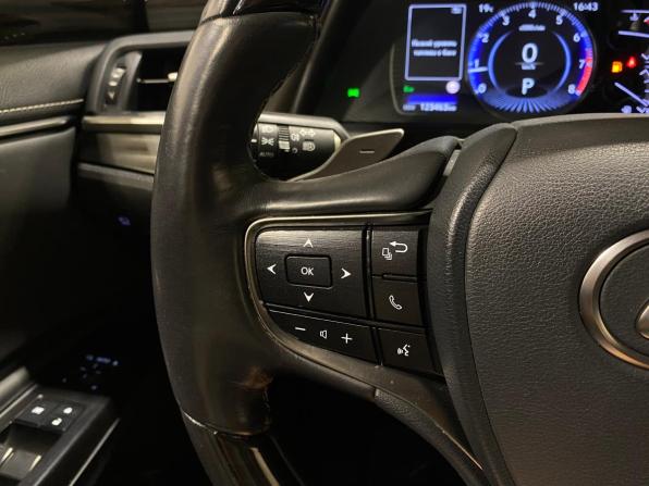 Lexus ES VII с пробегом 2019 года, цена 3 750 000 рублей, 123462 км, седан, Автокод Объявления