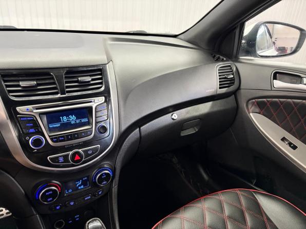 Hyundai Solaris I Рестайлинг с пробегом 2015 года, цена 1 037 000 рублей, 175477 км, седан, Автокод Объявления
