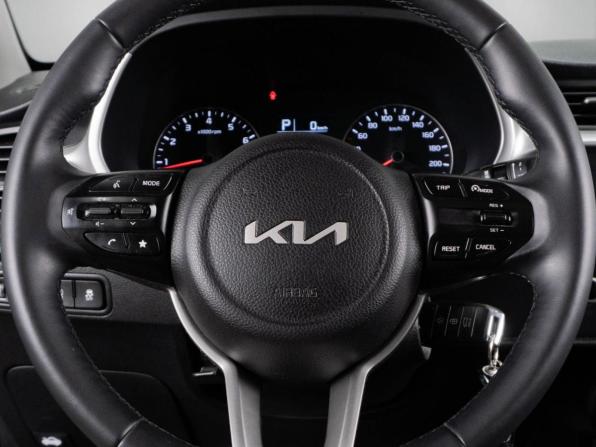 Kia Rio IV Рестайлинг с пробегом 2022 года, цена 1 559 000 рублей, 137214 км, седан, Автокод Объявления