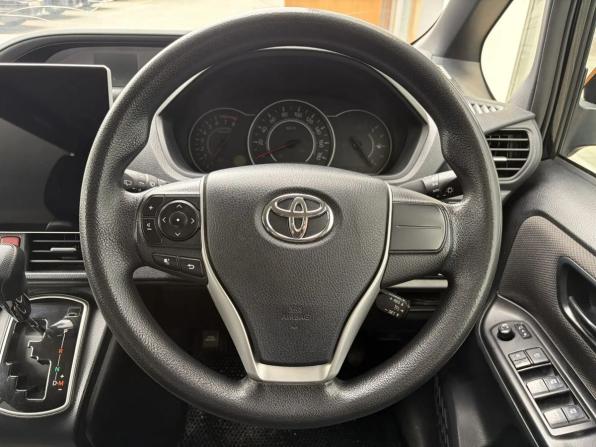 Toyota Voxy III (R80) Рестайлинг с пробегом 2018 года, цена 2 120 000 рублей, 171144 км, минивэн, Автокод Объявления