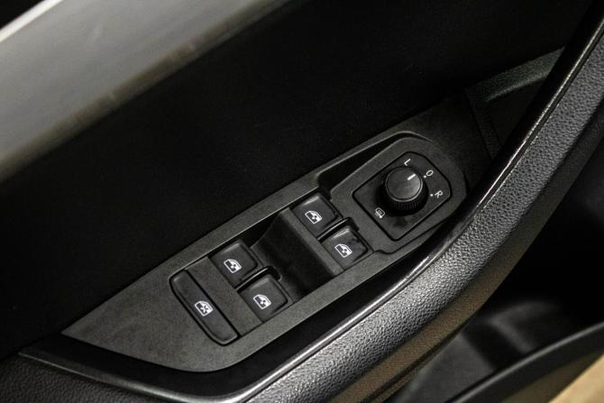 Skoda Karoq I с пробегом 2020 года, цена 2 149 000 рублей, 180679 км, внедорожник, Автокод Объявления