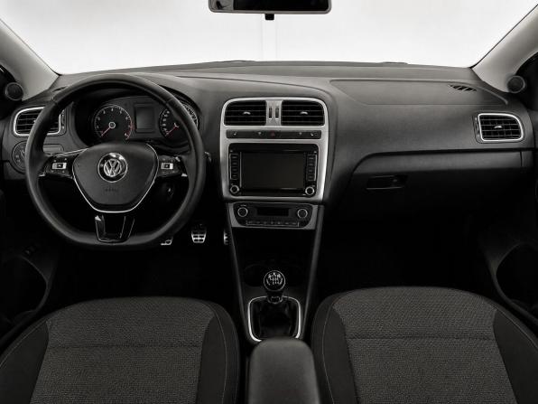 Volkswagen Polo V Рестайлинг с пробегом 2018 года, цена 1 349 000 рублей, 40583 км, седан, Автокод Объявления
