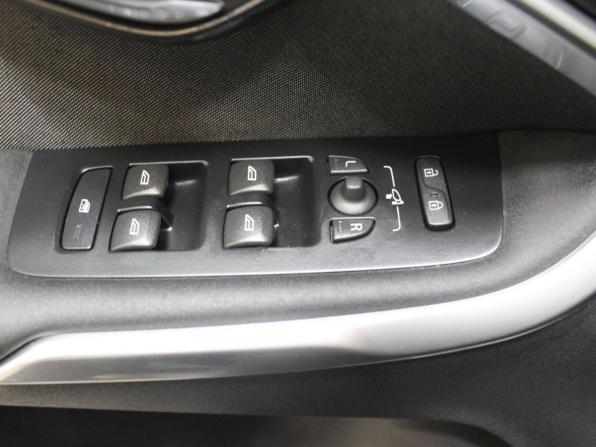 Volvo V40 II с пробегом 2013 года, цена 1 200 000 рублей, 136618 км, хэтчбек, Автокод Объявления
