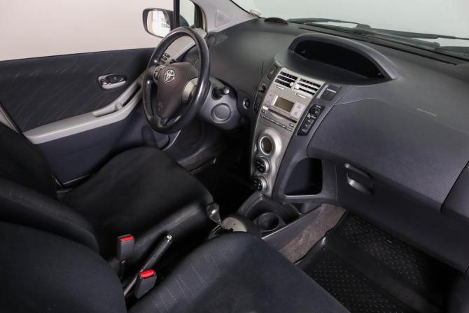 Toyota Yaris II с пробегом 2006 года, цена 449 000 рублей, 245000 км, хэтчбек, Автокод Объявления