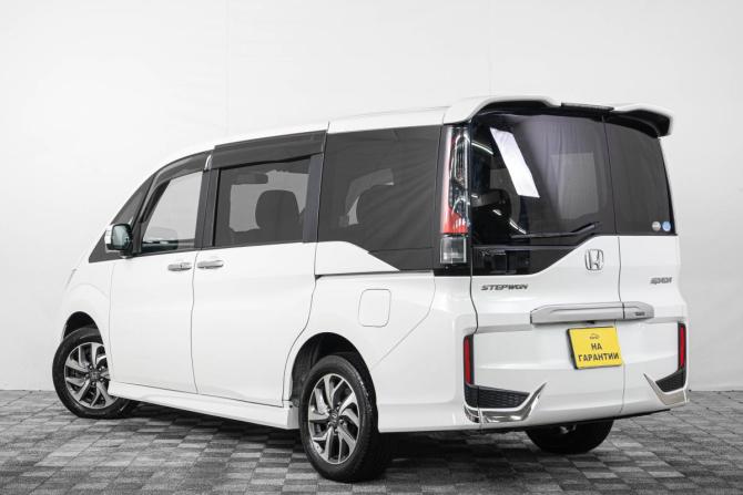 Honda Stepwgn V с пробегом 2016 года, цена 1 849 000 рублей, 117000 км, минивэн, Автокод Объявления