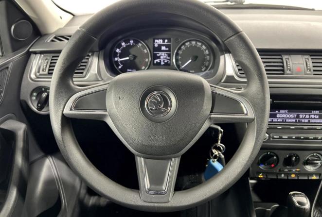 Skoda Rapid I с пробегом 2015 года, цена 970 000 рублей, 88771 км, лифтбек, Автокод Объявления