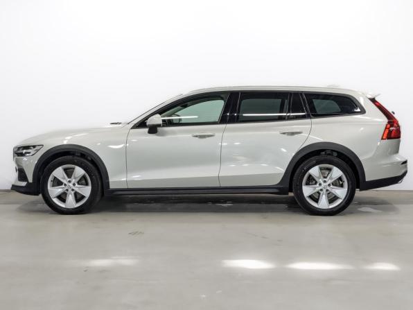 Volvo V60 Cross Country II с пробегом 2021 года, цена 4 165 000 рублей, 49003 км, универсал, Автокод Объявления