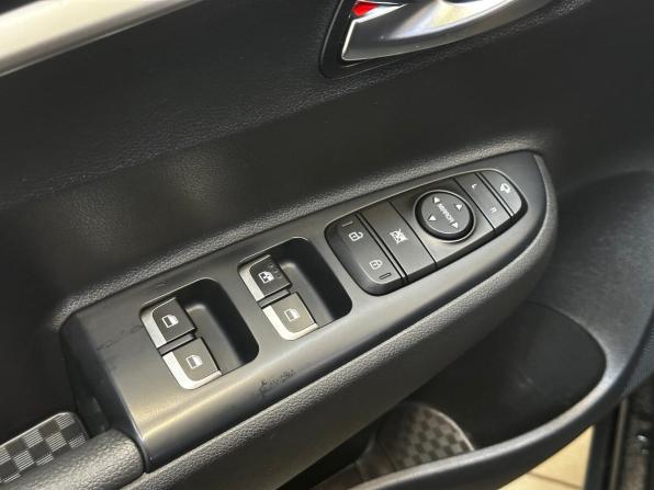 Kia Rio IV Рестайлинг с пробегом 2021 года, цена 1 790 000 рублей, 107082 км, хэтчбек, Автокод Объявления
