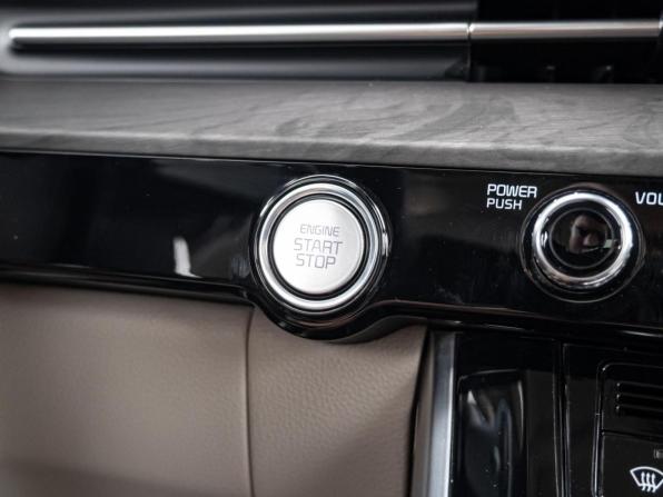 Kia Carnival IV с пробегом 2023 года, цена 4 630 000 рублей, 53952 км, минивэн, Автокод Объявления
