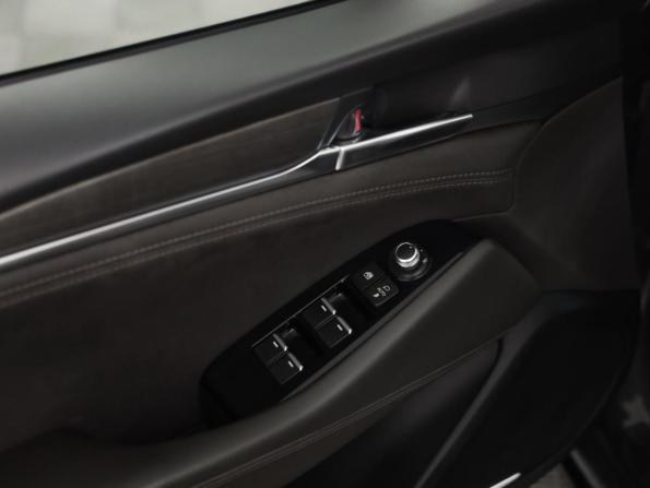 Mazda 6 III (GJ) Рестайлинг 2 с пробегом 2018 года, цена 2 549 000 рублей, 130000 км, седан, Автокод Объявления