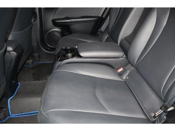 Toyota Prius IV (XW50) с пробегом 2017 года, цена 1 937 900 рублей, 215298 км, лифтбек, Автокод Объявления