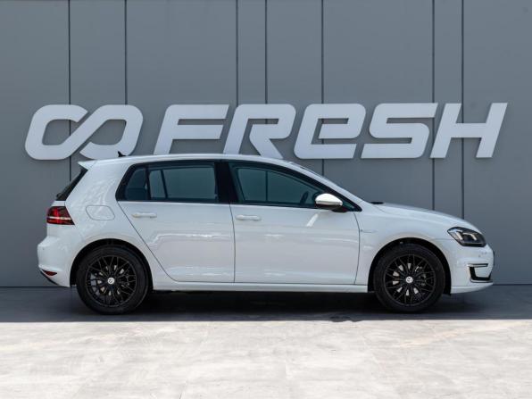 Volkswagen Golf VII Рестайлинг с пробегом 2017 года, цена 1 597 000 рублей, 42150 км, хэтчбек, Автокод Объявления