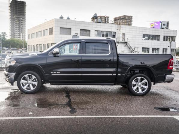 Ram 1500 V с пробегом 2018 года, цена 5 700 000 рублей, 117527 км, offers.body_type.unknown, Автокод Объявления