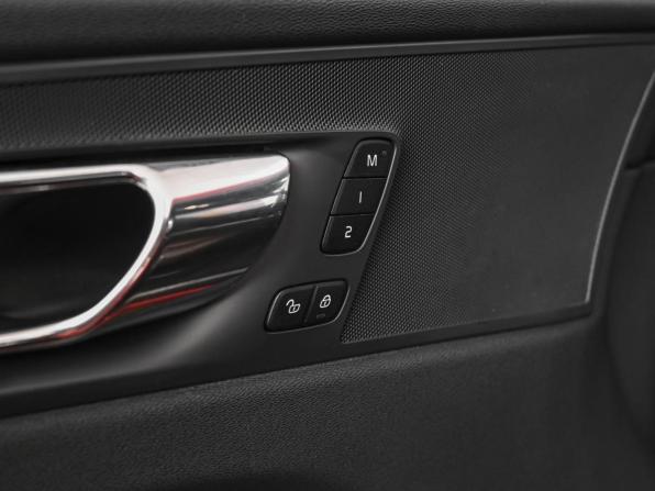 Volvo XC60 II с пробегом 2018 года, цена 3 224 000 рублей, 195301 км, внедорожник, Автокод Объявления